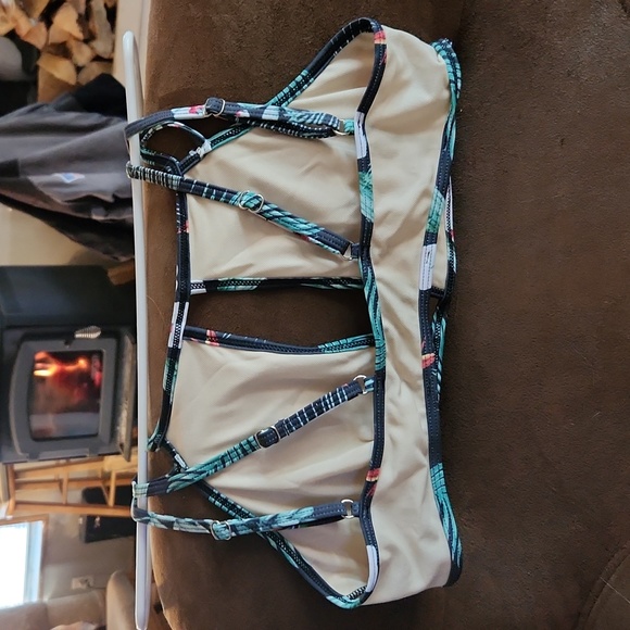 Bikini - Picture 2 of 4